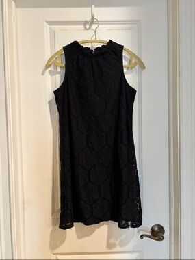 Black Sleeveless Lace Shift Dress size small